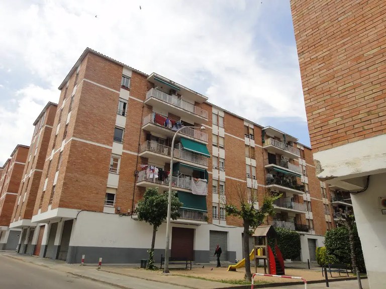 Millorar la plaça Canigó