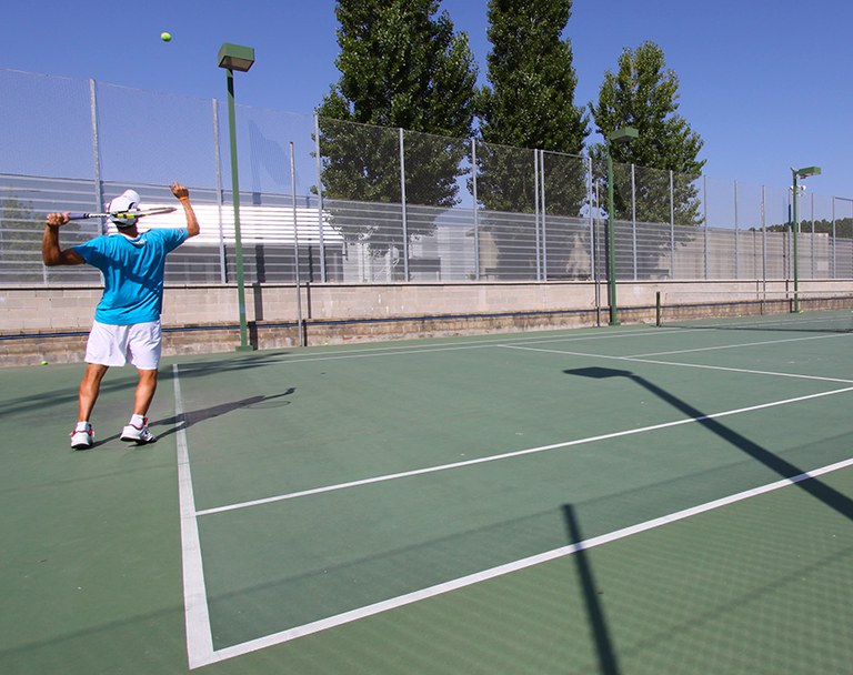 Reducció consum elèctric als equipaments esportius: Pistes de tenis